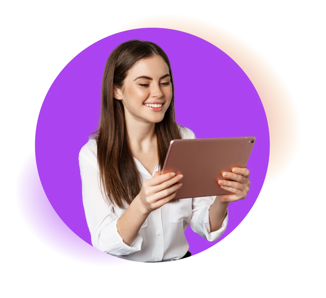 Usuaria utilizando TABBI desde una tablet